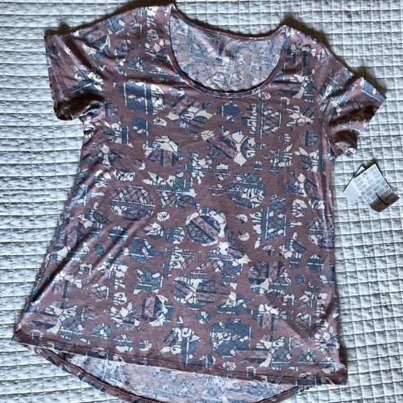 LulaRoe Classic Tee (L) - Picture 1 of 5